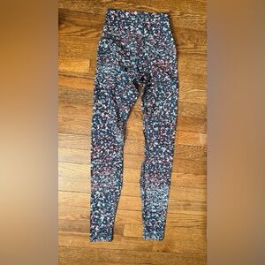 lululemon athletica Black confetti patterned leggings Red gray blue white
